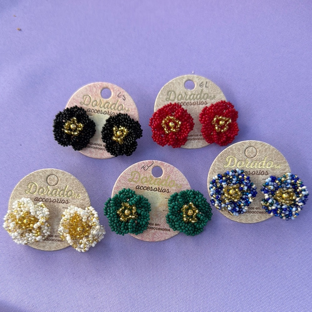 Dorado Accesorios Beaded Flower Earrings Set
